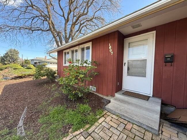 Building Photo - 376-25 (1605 &amp; 1607) Unit 1607