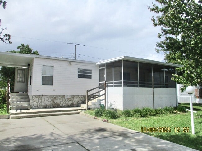 Photo - 1904 Woodcrest Dr