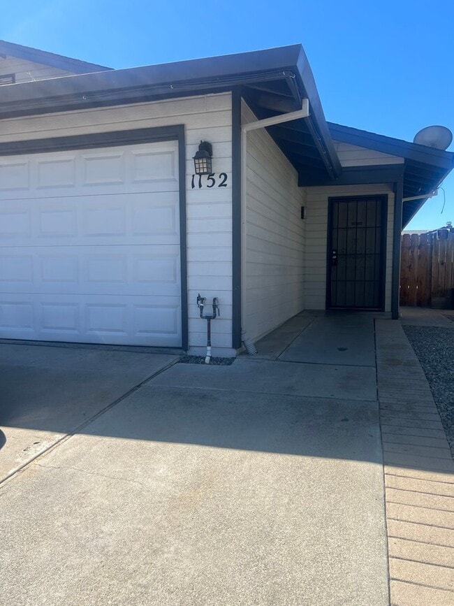 Building Photo - 3bd Duplex