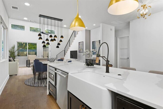 Photo - 407 El Paso St