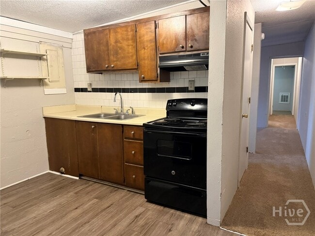Photo - 321 Strickland St