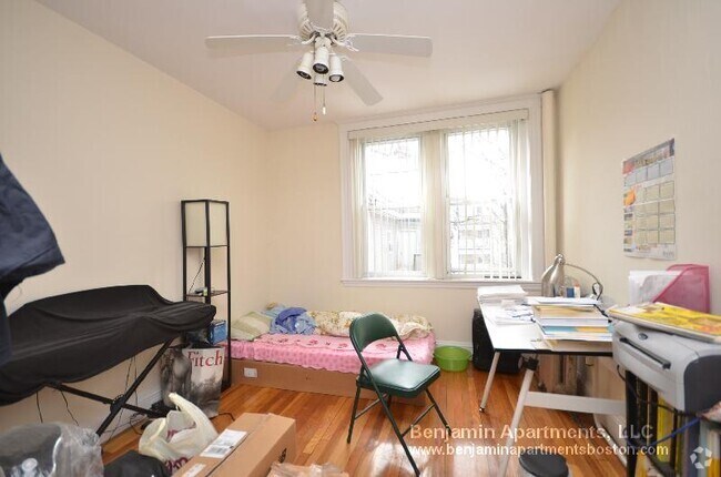 Building Photo - 5 Barrows St Unit 4A Rental