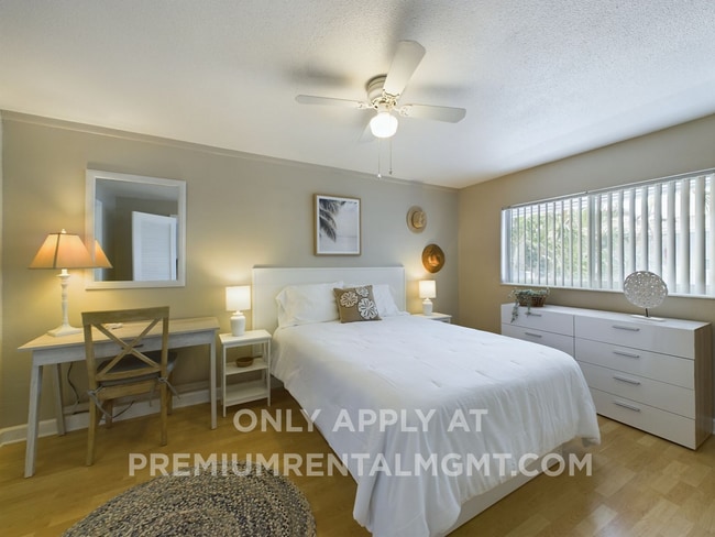 Photo - 7165 Ridgewood Ave