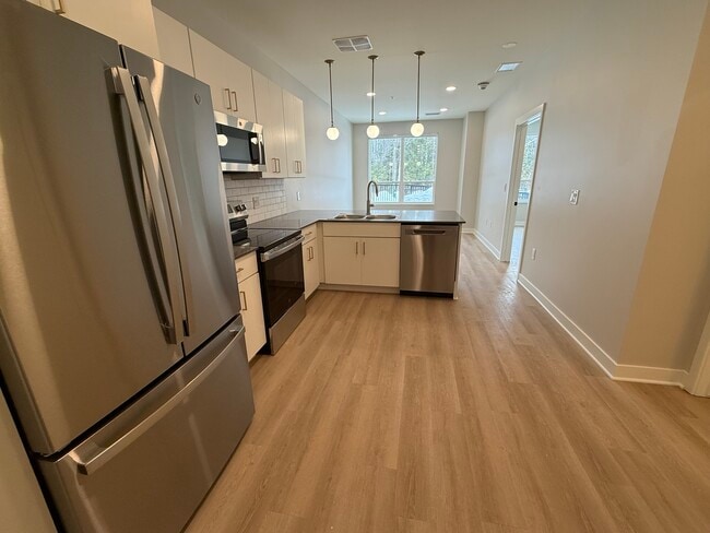 Kitchen - Freewheel Apartments