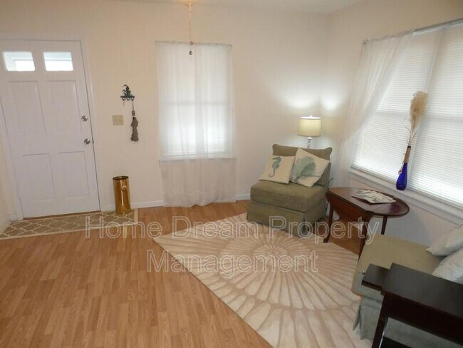 Photo - 930 Bryant Ave