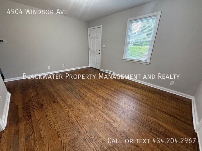 Photo - 4904 Windsor Ave