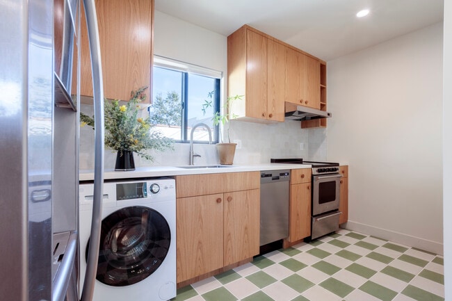 Photo - 6900 Willoughby Ave Unit 6902