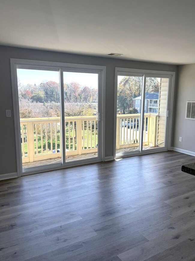 Photo - 3 BEDROOM CONDO. Walking Distance to University of NC-Charlotte Unit J