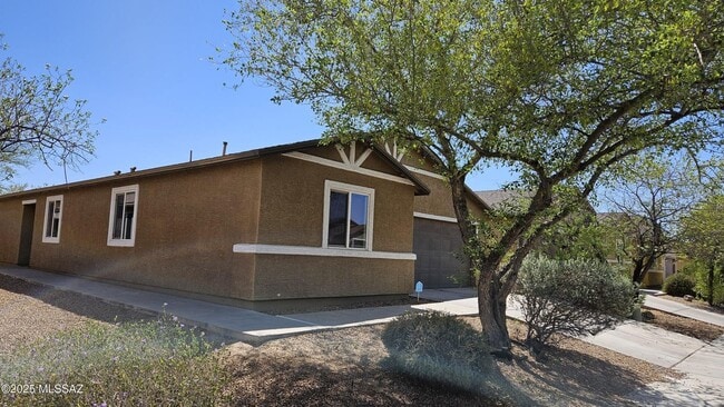 5072 E Fishhook Ct