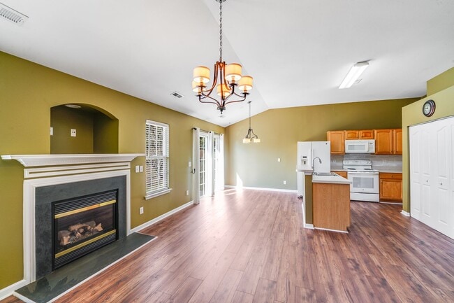 Building Photo - Updated 3-Bedroom with Private Backyard, F...