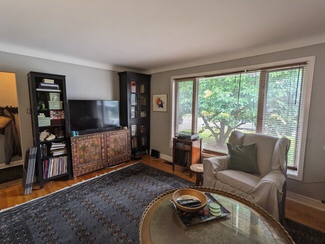 Photo - 1576 Maxime St Unit Upper