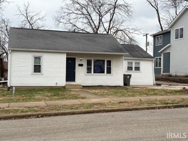 Building Photo - 1302 N Woodburn Ave