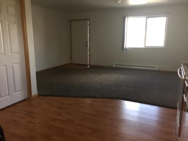 Photo - 105 E King St