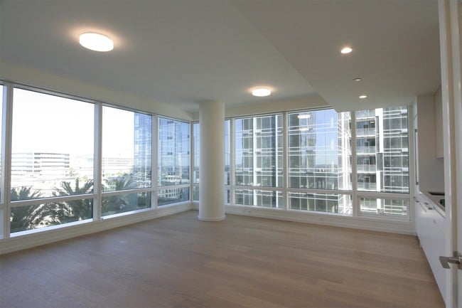 Photo - 877 Francisco St