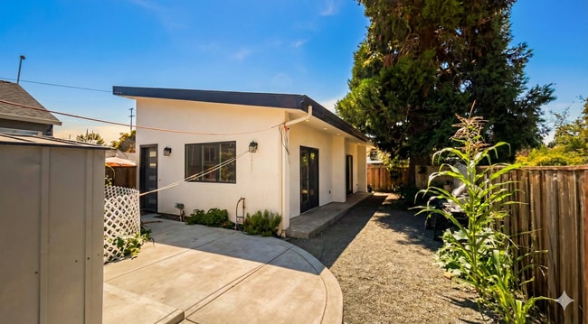Photo - Brand New 1BD: Solar, Polished Concrete, High Ceilings, W/D & Stainless Kitchen Unidad 20071