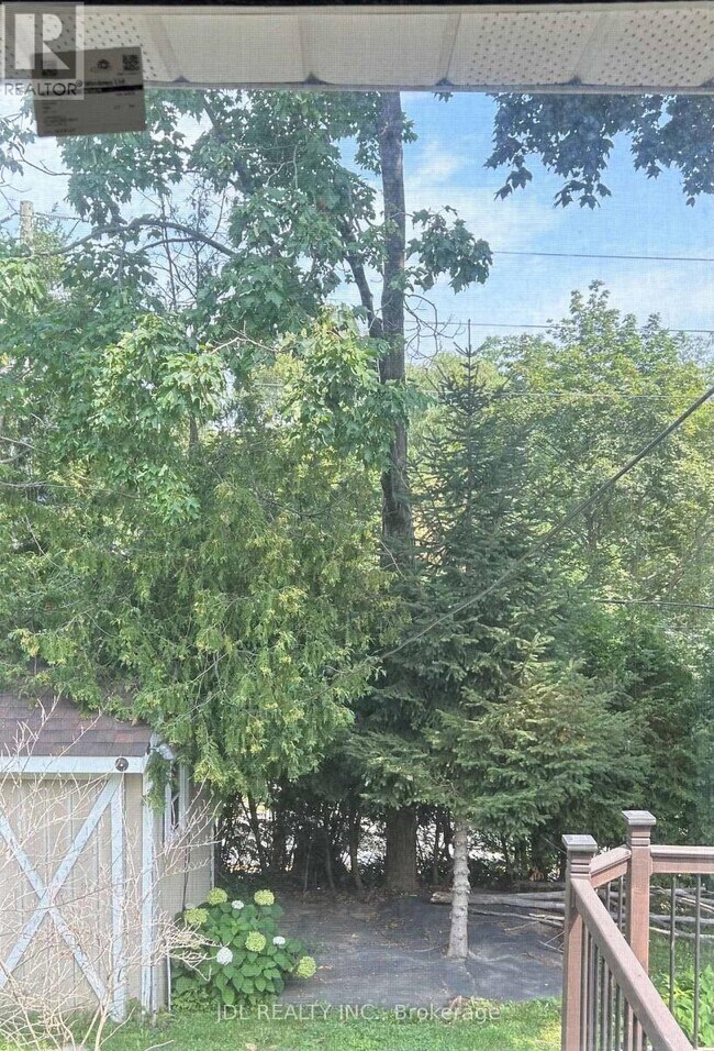 Photo - 110 Robinson St