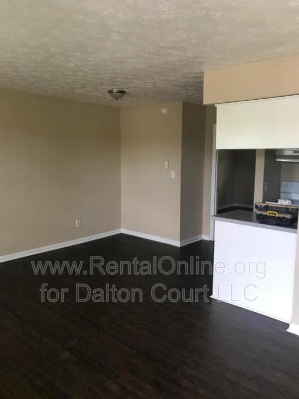 Building Photo - 1972 Cambridge Dr Unit 21