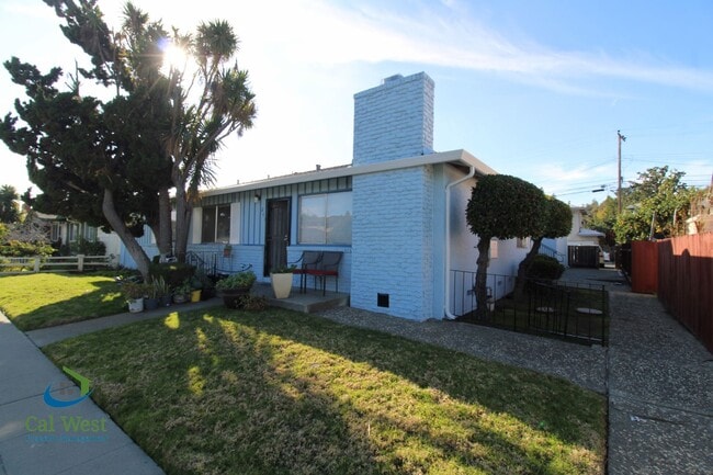 Photo - $2,295 1 Bedroom 1 Bath Upstairs Apartment in 4 Plex Unit 3