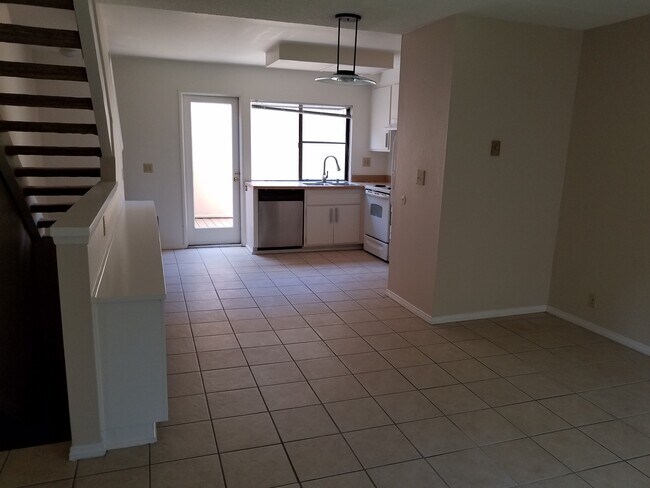 Photo - La Jolla 2bed 1 bath 1car garage, big deck! Casa