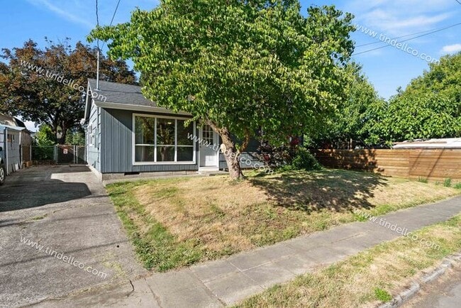 Building Photo - Charming 2-Bedroom Home with Fenced Yard in St. Johns - Pets Welcome!