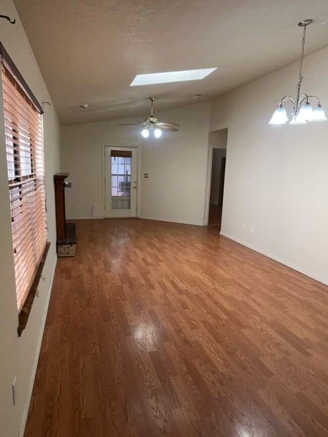 Photo - 3 Bedroom, 2 Bathroom Home! Schedule a Showing!