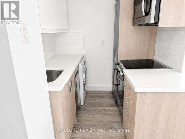 Photo - 140 Springhurst Ave Unit 31