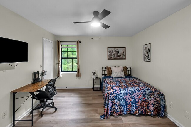 Photo - 1812 Wiggins Cir SW