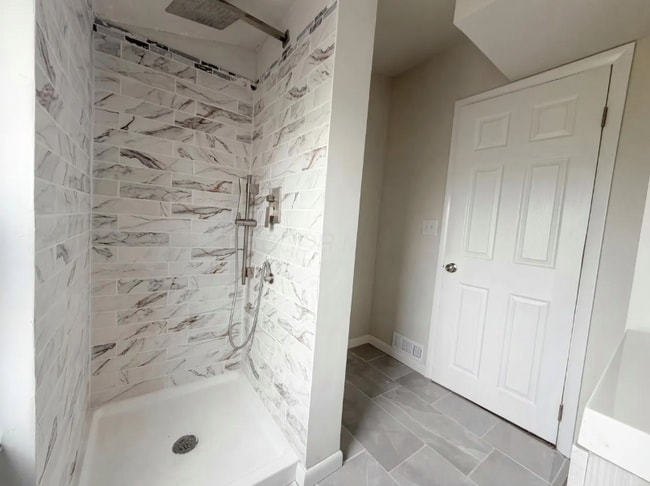 Photo - 413 Sherwood Dr W