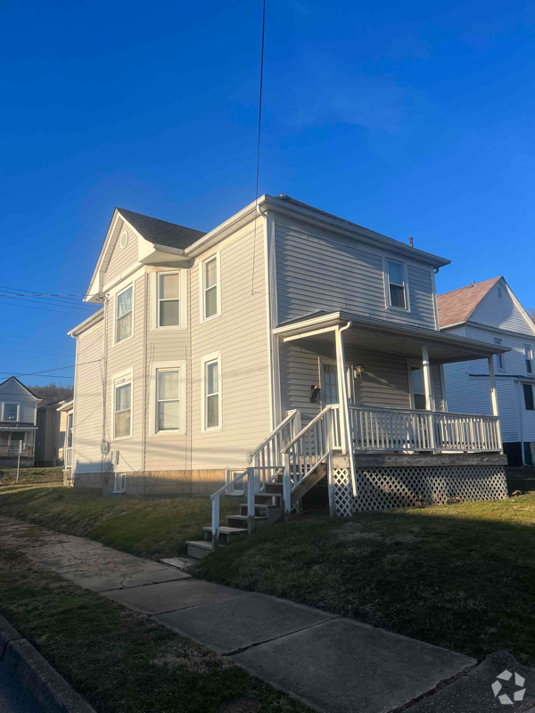 Building Photo - 2301 1st St Rental