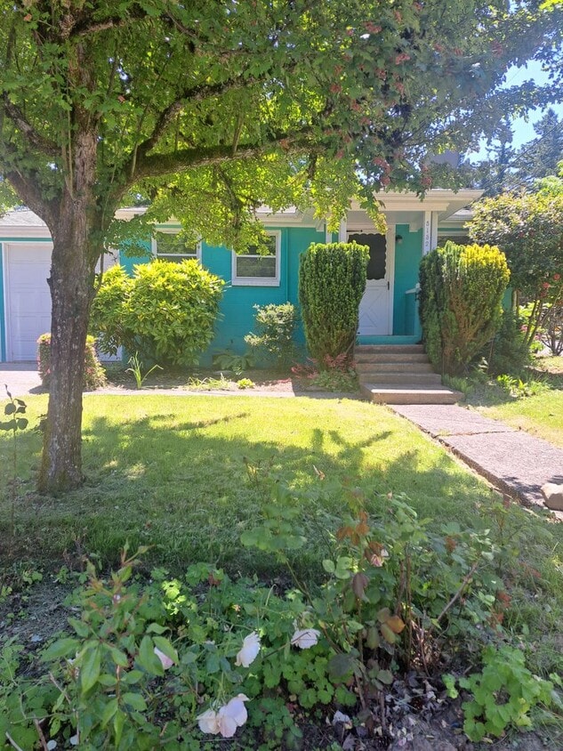 Cozy Home - Updated 2 bedroom with 2 car g... - Cozy Home - Updated 2 bedroom with 2 car g...