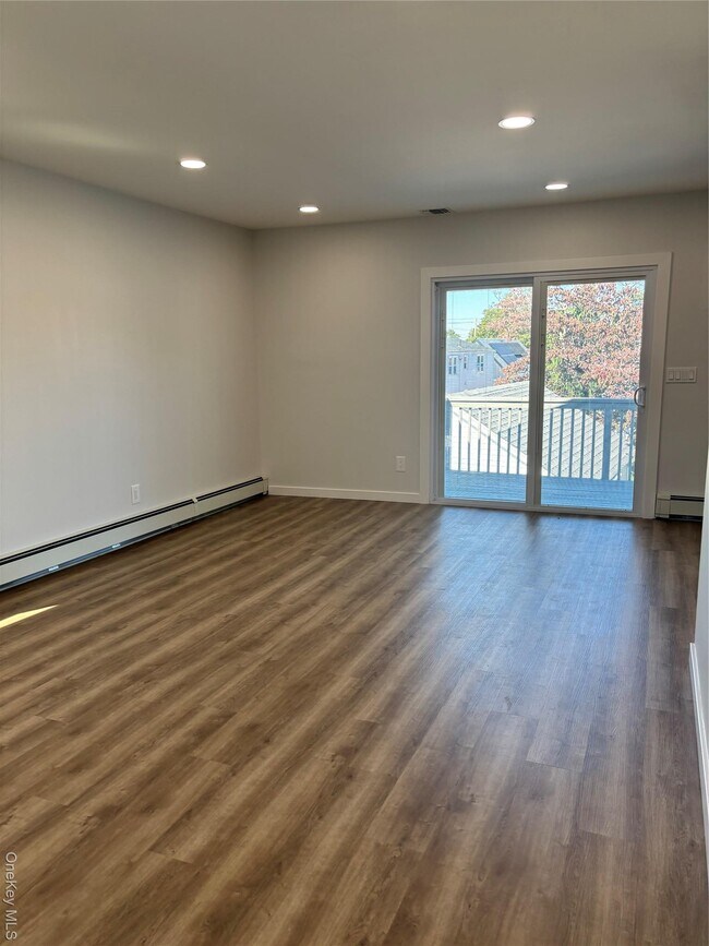 Photo - 276 W Nicholai St