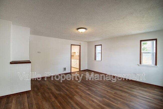 Photo - 920 13th St NE