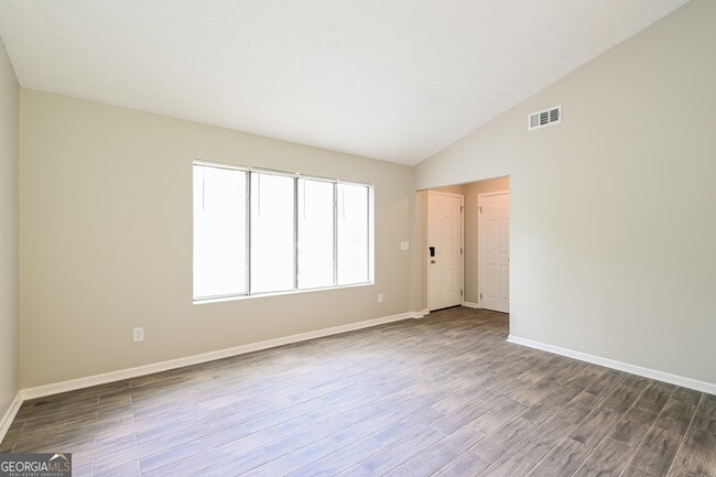 Photo - 3865 Scarsborough Dr SW