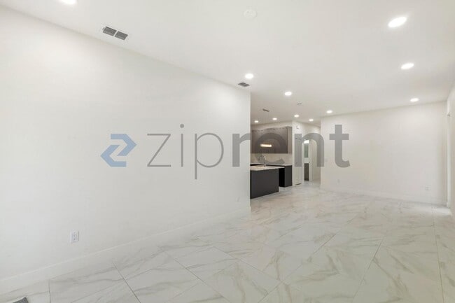 Photo - Unit B
