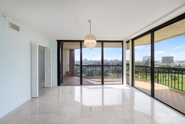 Photo - 1900 Consulate Pl Unidad 1004