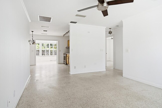 Photo - 205 Rutland Blvd