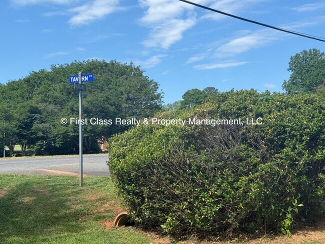 Photo - 710 Tavern Ct