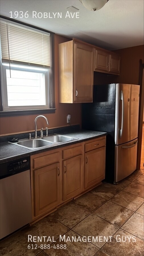 Photo - 1936 Roblyn Ave