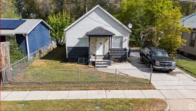 Building Photo - 174 7th St Unit 174 E 7th St #B Rental