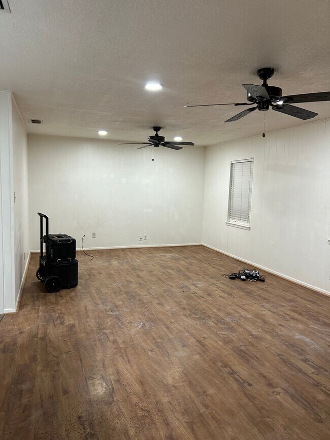 Photo - 1025 W Terry St