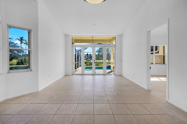 Photo - 608 W Palm Aire Dr