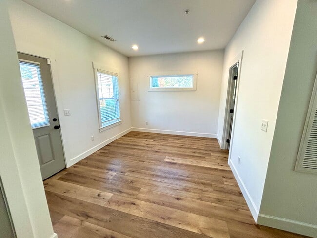 Photo - Modern 3-Bedroom 3-Story Apartment with a ...