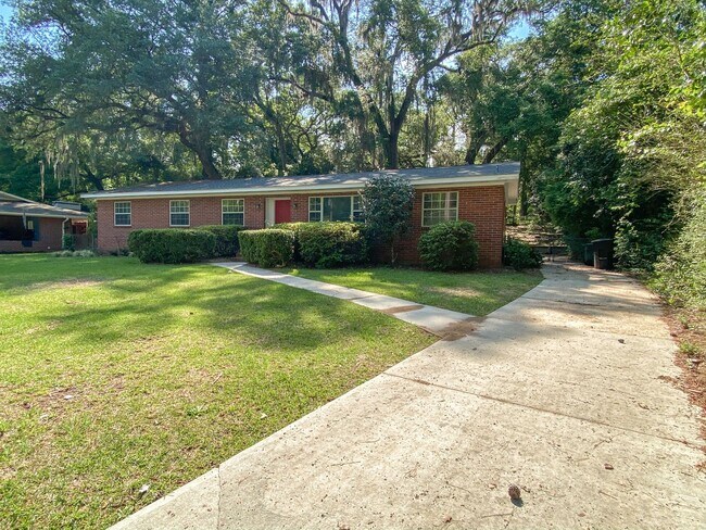 Photo - Beautiful Brick Home Off W. Tharpe Street ...