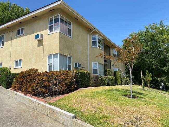 Photo - 1915 Minoru Dr Unidad 1915 #2A