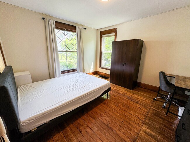 Photo - 128 Blair St