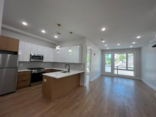 Building Photo - 43 Lembeck Ave Unit 306