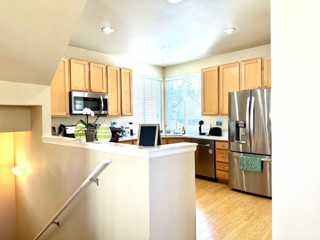 Photo - 3bd/2.5ba Sammamish Townhouse