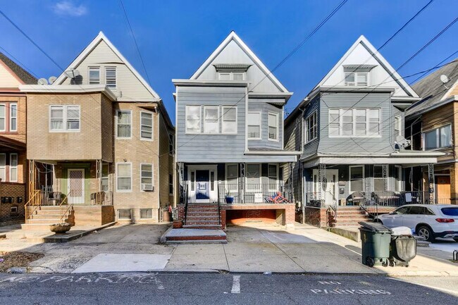 Photo - 28 Wegman Pkwy Unit ID1299569P