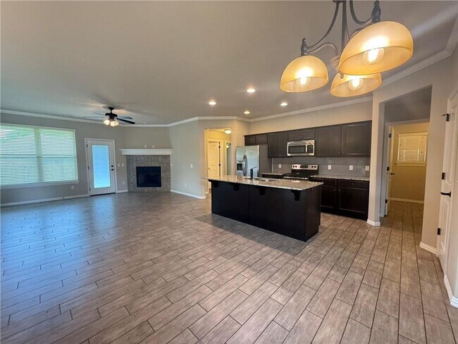 Photo - Nice 3 bedroom 2 bath 3 car garage home in East Fayetteville