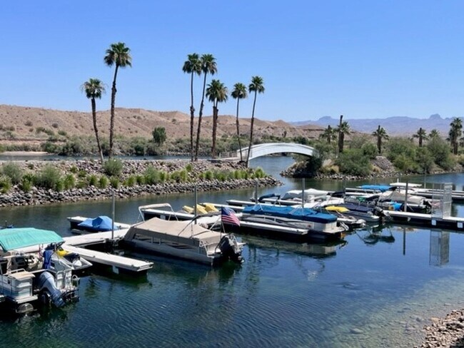 Photo - Riverfront 2BR 2BA Furnished Condo on GROUND LEVEL W/Garage and UTILITIES Included AVAIL 4/1/26 Unidad 36